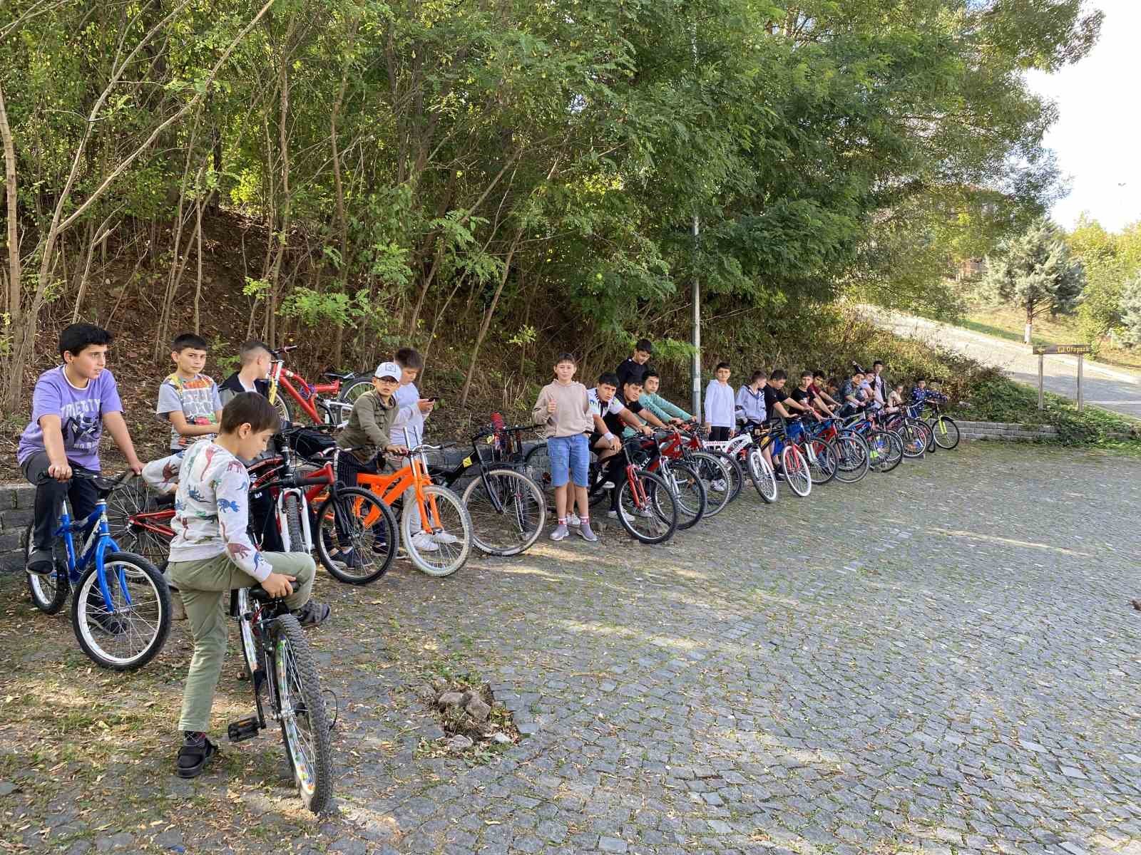 Kavak'ta gençler pedal çevirdi