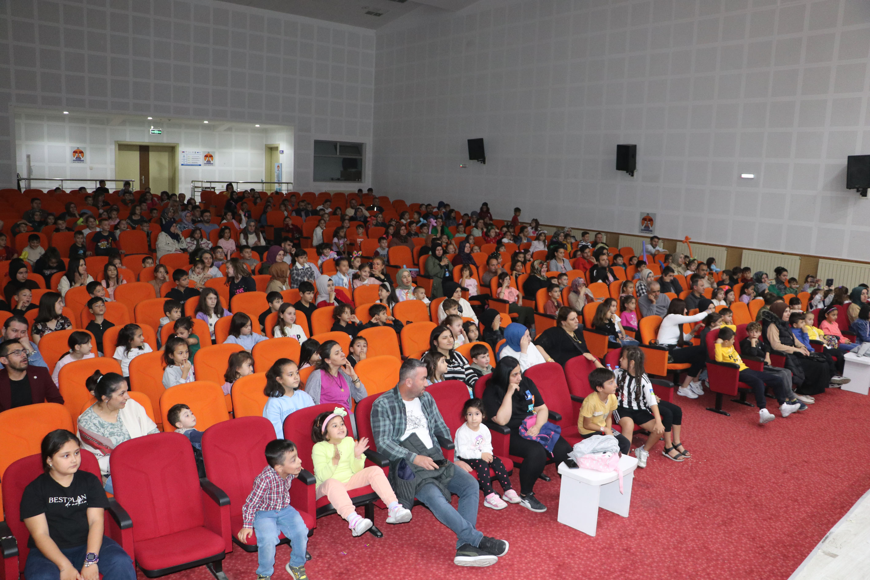 Samsun Havza'da "Sevimli Dostlar Ormanda" oyunu çocuklarla buluştu