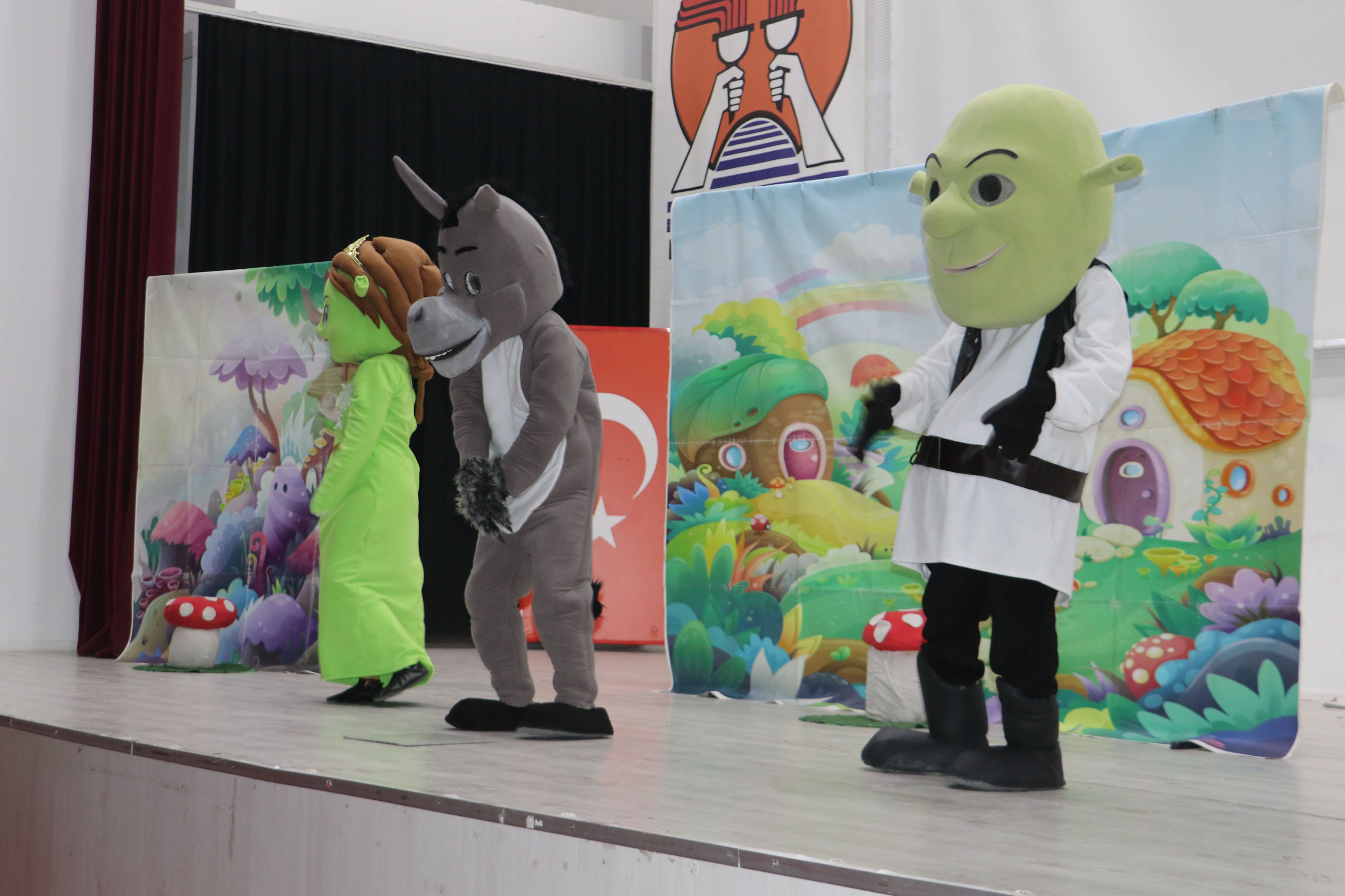 Samsun Havza'da "Sevimli Dostlar Ormanda" oyunu çocuklarla buluştu