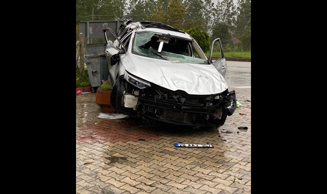 Samsun'da otomobil yoldan çıkıp takla attı! 3 yaralı