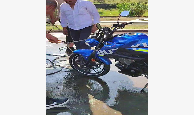 Samsun'da motorcunun direksiyonundan yılan çıktı!