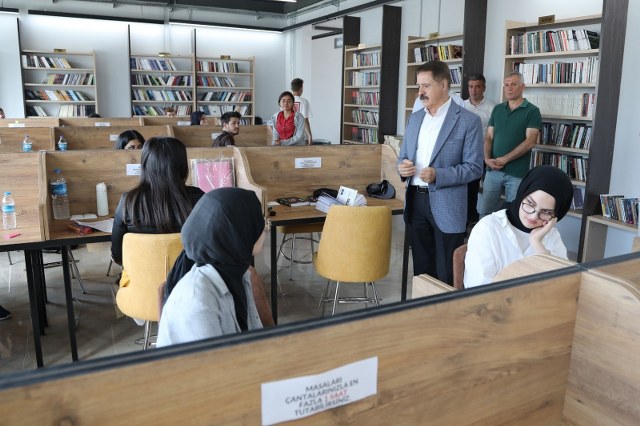 Atakum Belediye Başkanı Deveci, Radyo Gerçek'te 4.5 yıllık hizmetleri anlattı