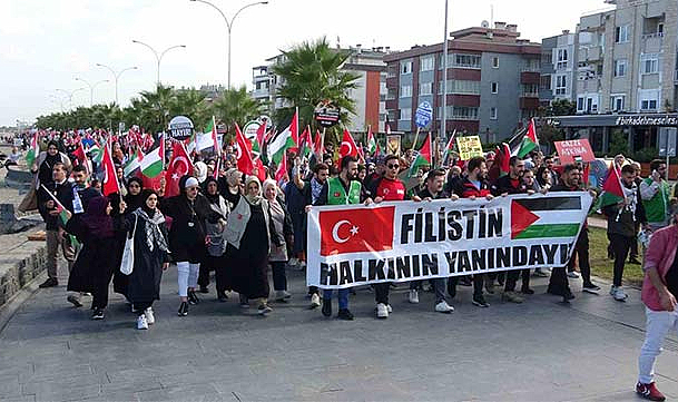Samsun'un Atakum ilçesinde yüzlerce kişi Filistin'e destek için yürüdü