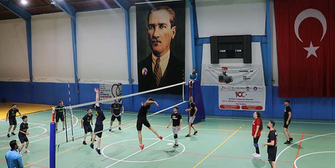 Samsun'da Cumhuriyet Bayramı Voleybol Halk Turnuvası başladı