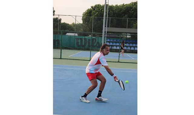 Tenis kulübünde anlamlı turnuva
