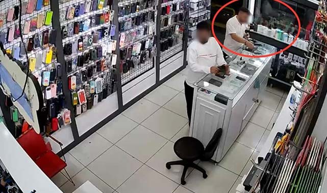 Samsun'da kaşla göz arasında cep telefonu çaldı
