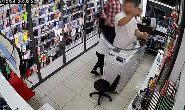 Samsun'da kaşla göz arasında cep telefonu çaldı