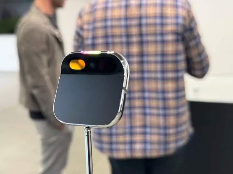 Akıllı telefonlar tarih olacak! Dünyayı şoke edecek Humane Al Pin satışa çıkıyor!