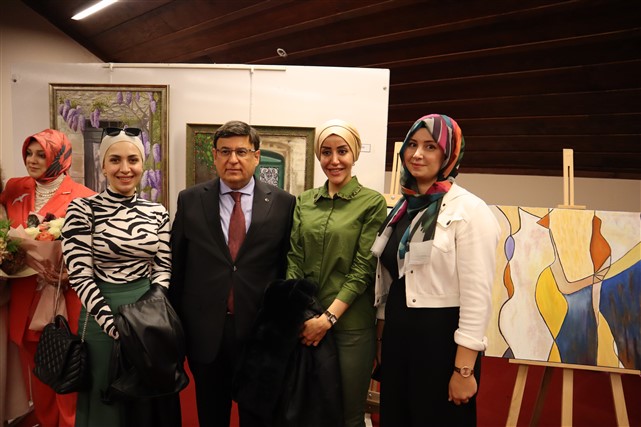 Atölye Martı'dan İçimizden Birileri'nin anlamlı sergisi