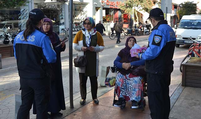 Samsun'da polisler dolandırıcılara karşı vatandaşları uyardı