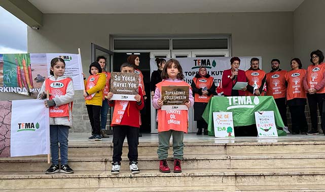 Samsun'da TEMA temsilcileri ve öğrencilerden "Toprağa Saygı" yürüyüşü