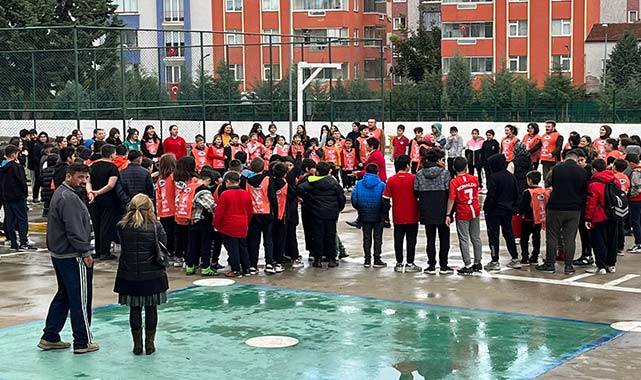 Samsun'da TEMA temsilcileri ve öğrencilerden "Toprağa Saygı" yürüyüşü