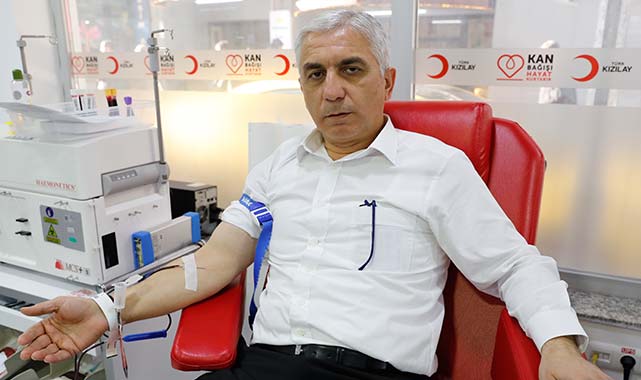 Samsun'da kan bağışı yapanlara cumhuriyet temalı kitap hediye