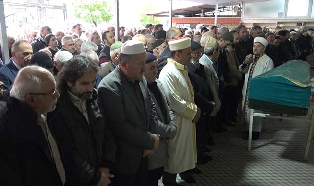 Samsun'da kansere yenik düşen öğretmen son yolculuğuna uğurlandı