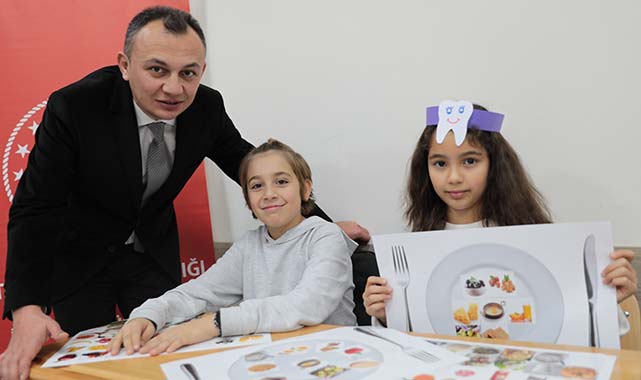 Samsun'da dişleri çürük çıkan öğrencilere  doktorlar 'abur cubur' uyarısı yaptı