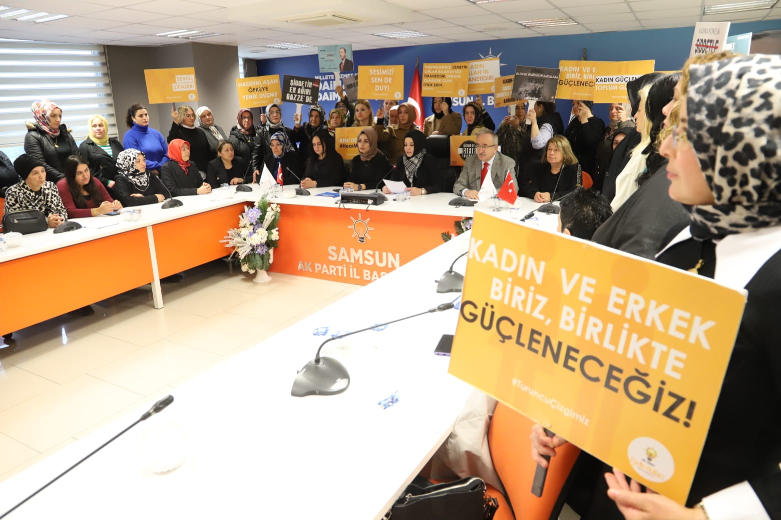 Samsun'da AK Parti 'Kadına Şiddete Hayır' dedi