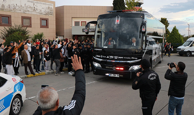 Samsun'da Beşiktaş kafilesine çiçekli karşılama! Aboubakar'a büyük ilgi
