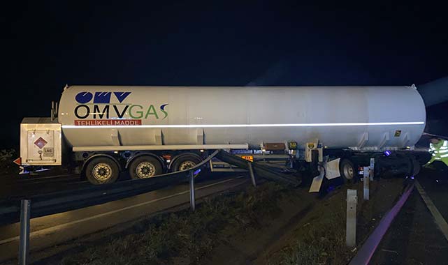 Samsun'da doğal gaz tankeri bariyerlere çarptı!1 yaralı