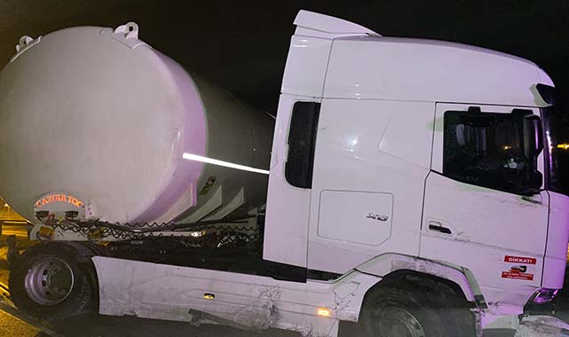 Samsun'da doğal gaz tankeri bariyerlere çarptı!1 yaralı