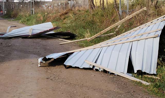 Samsun Salıpazarı'ndaki fırtına maddi hasara sebep oldu