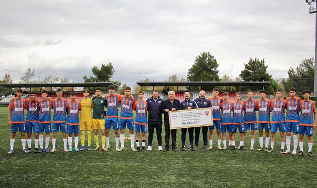 Samsun'da başarılı kulüplere ödül verildi!