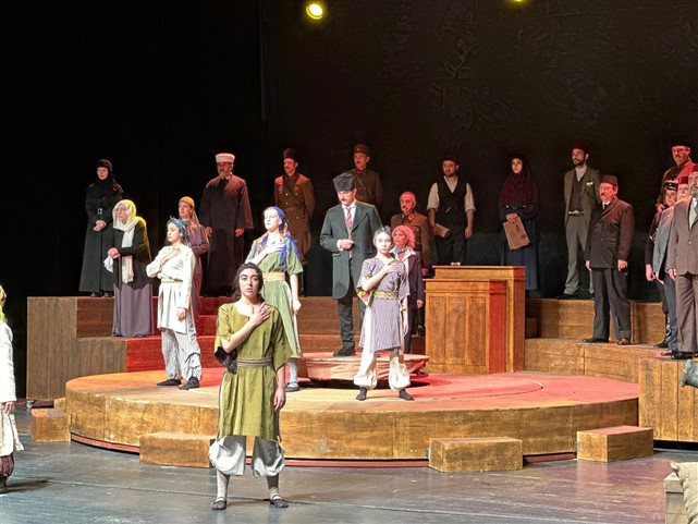 Samsun'da Cumhuriyete Doğru tiyatro oyunu sahnelendi