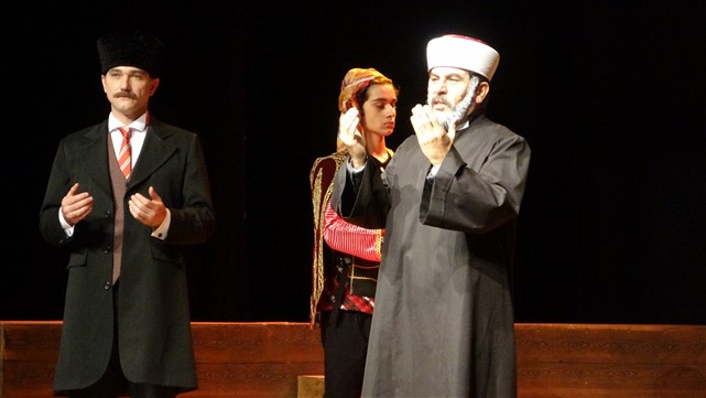 Samsun'da Cumhuriyete Doğru tiyatro oyunu sahnelendi