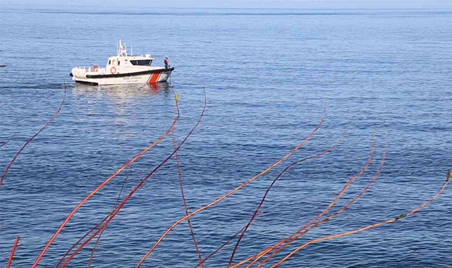 Rize'de sahilde dalgalar arasında kaybolan kadın için umutlar tükeniyor