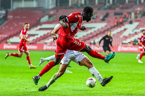 Samsunspor Türkiye Kupası'nda Tokat Plevnespor'u yendi