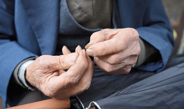 Samsun'da 94 yaşındaki şemsiye ustası 70 yıldır işinin başında!