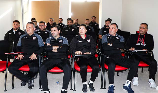 Samsun'da antrenörlere oyun kuralları semineri