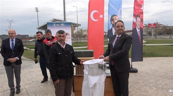 Bafra'da arıcılara kovan ve malzeme desteği
