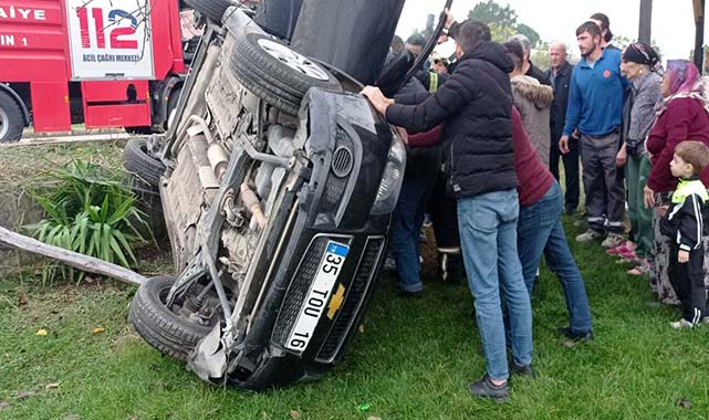 Samsun'da otomobil evin bahçesine devrildi!