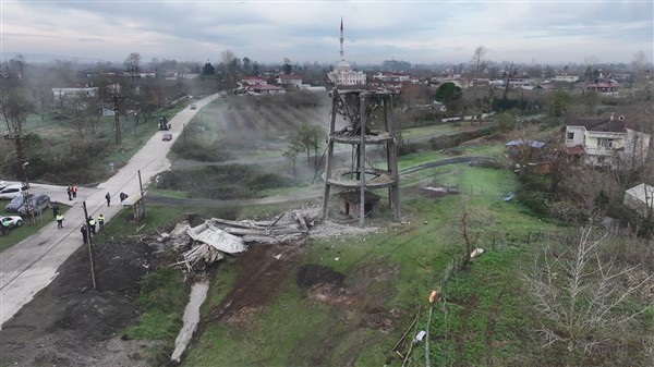 Samsun'da 30 metrelik su deposu böyle yıkıldı