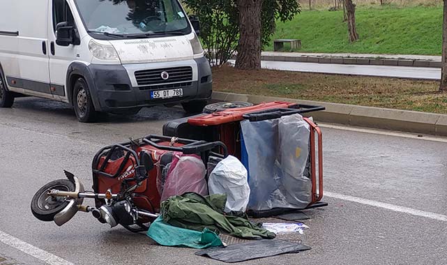 Samsun'da bisiklet ile ambulans çarpıştı! Yaralılar var