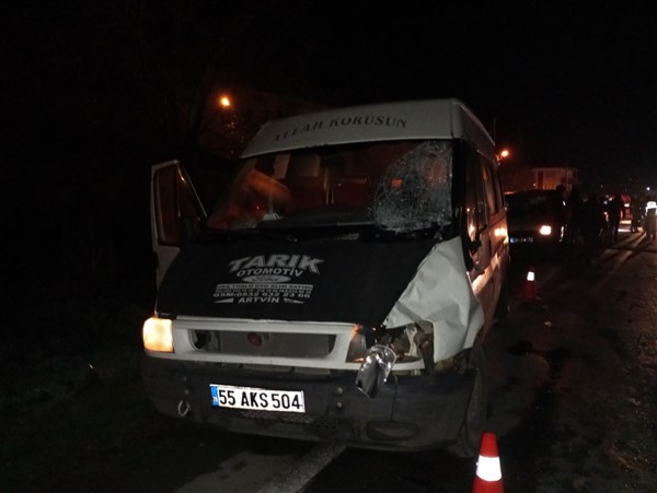 Samsun'da karşıdan karşıya geçerken minibüs çarptı 1 ölü