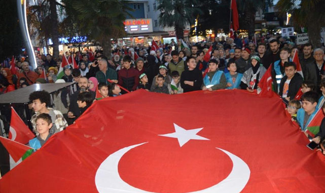 Bafra'da yüzlerce kişi Filistin'e destek için yürüdü