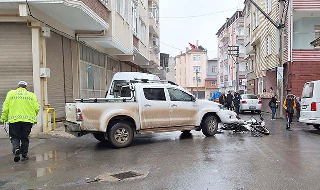 Samsun Bafra'da kamyonet ve motosiklet çarpıştı!
