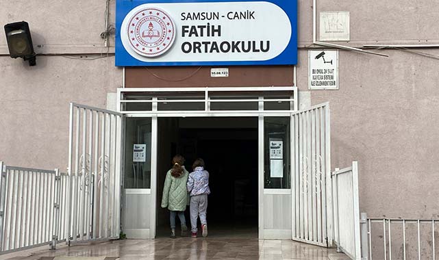 Samsun'da okulda tavan sıvası düştü: 7 öğrenci yaralı