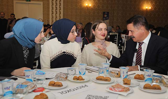 Atakum gençleri Başkan Deveci'ye projelerini anlattı