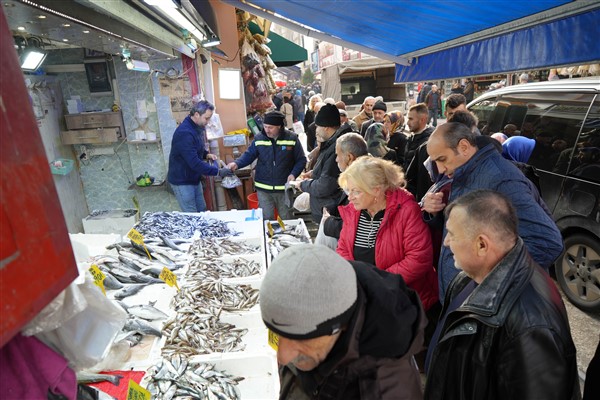Yılbaşı alışverişi balıkçıların yüzünü güldürdü