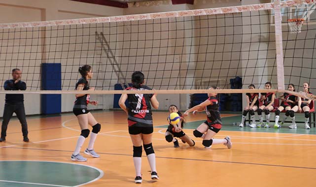 Samsun'da Küçük Kızlar Voleybol İl Birinciliği başladı