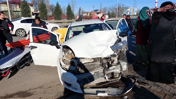 Samsun'da yoldan çıkan otomobil dehşet saçtı