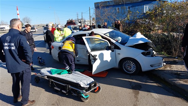 Samsun'da yoldan çıkan otomobil dehşet saçtı