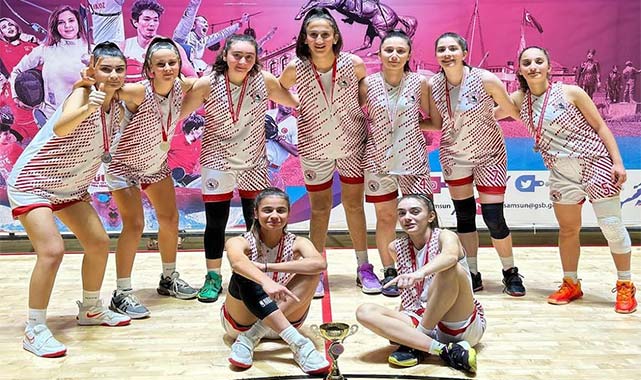 Samsun'da kupa Zorlu Koleji'nin