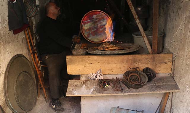 Samsun'da kalaycılığın son temsilcisi Abdullah Usta
