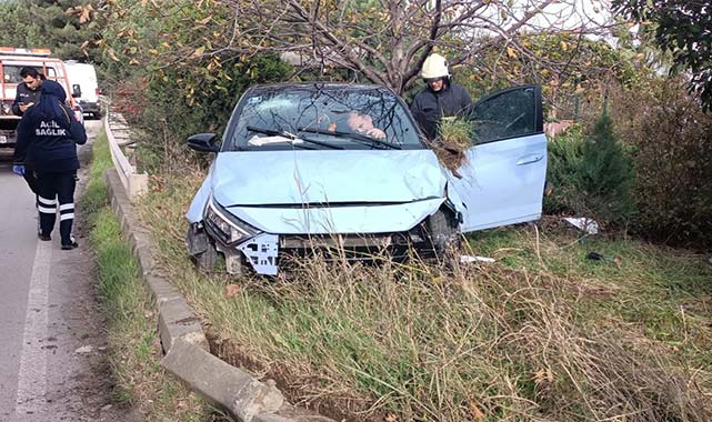 Samsun'da otomobil yoldan çıkıp takla attı!
