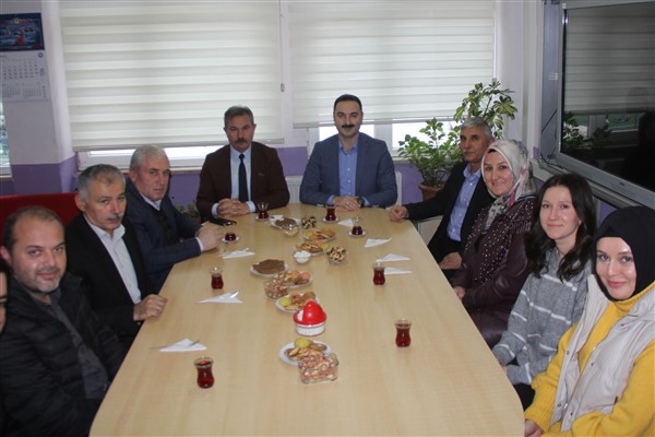 Kursiyerlerin yaptığı giysiler öğrencilere hediye edildi