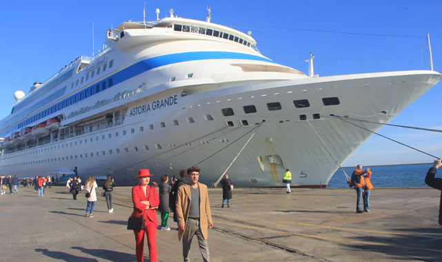 'Astoria Grande' Samsun'u üçüncü kez salladı: Göz kamaştırıcı Kruvaziyerin yeni ziyareti!