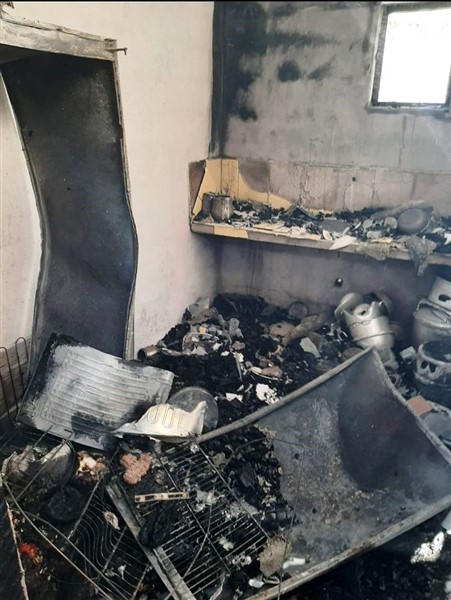 Yangında evini ve annesini kaybeden vatandaş yardım bekliyor